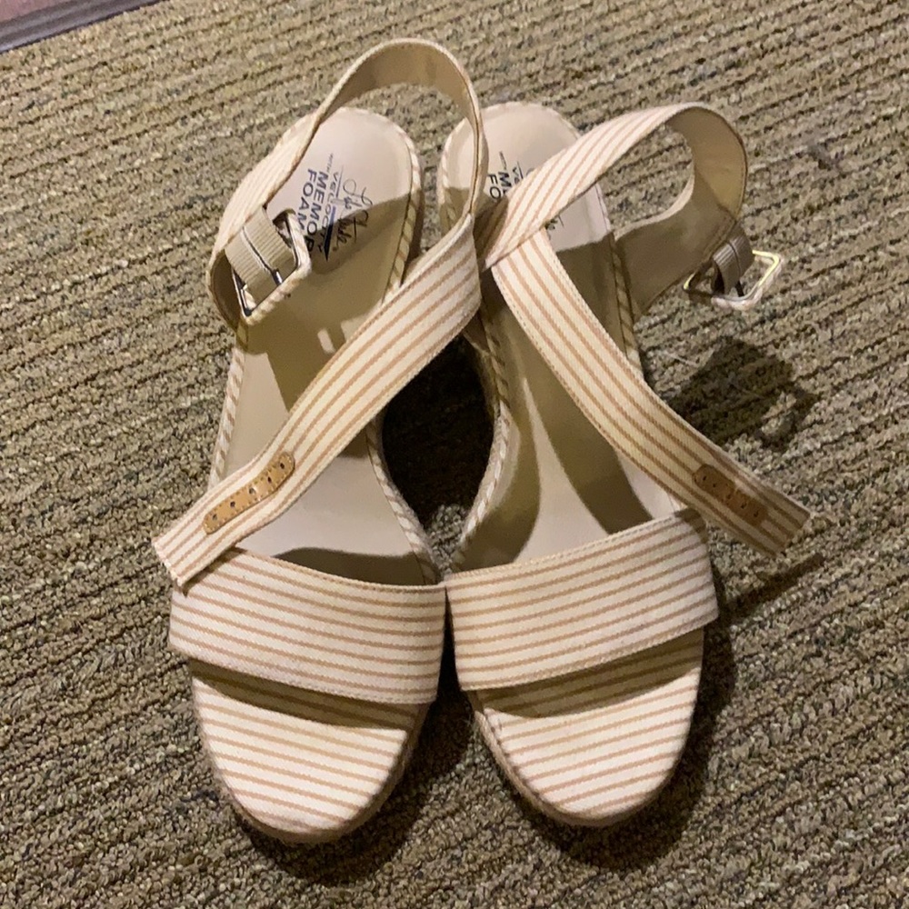 Neutral wedge sandals